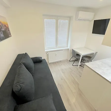 Krasny - Garzonka V Novom Meste Apartment