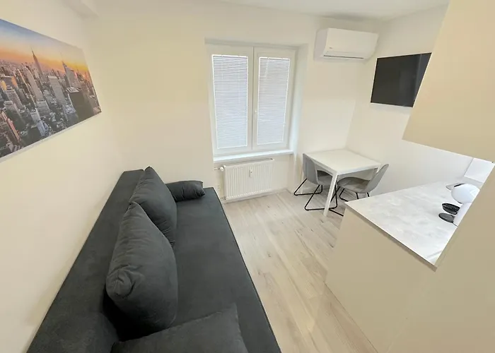 Krasny - Garzonka V Novom Meste アパート